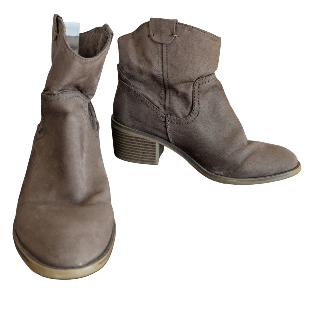 Merona Women's US 7 Brown Heeled Short Ankle Western Fabricโ Pull On Boots